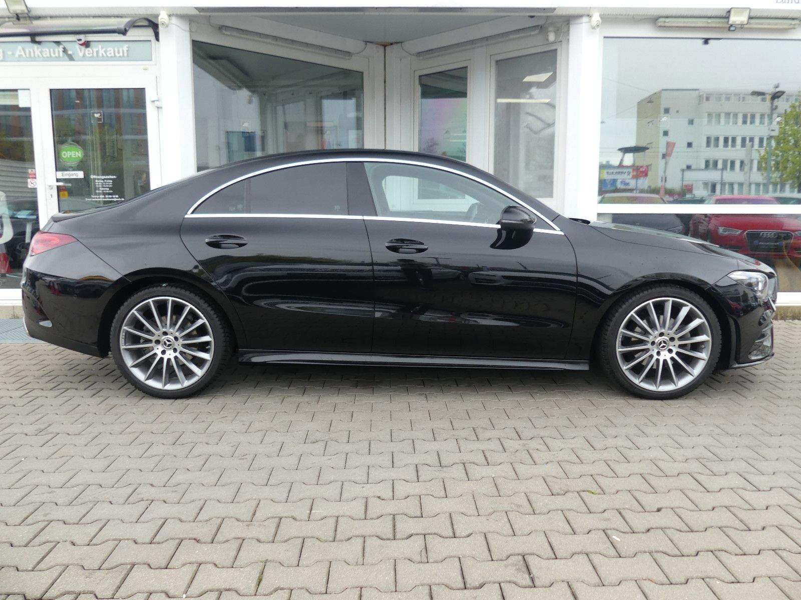 MERCEDES-BENZ CLA 200 AMG Line LED Kamera Alcantara CarPlay