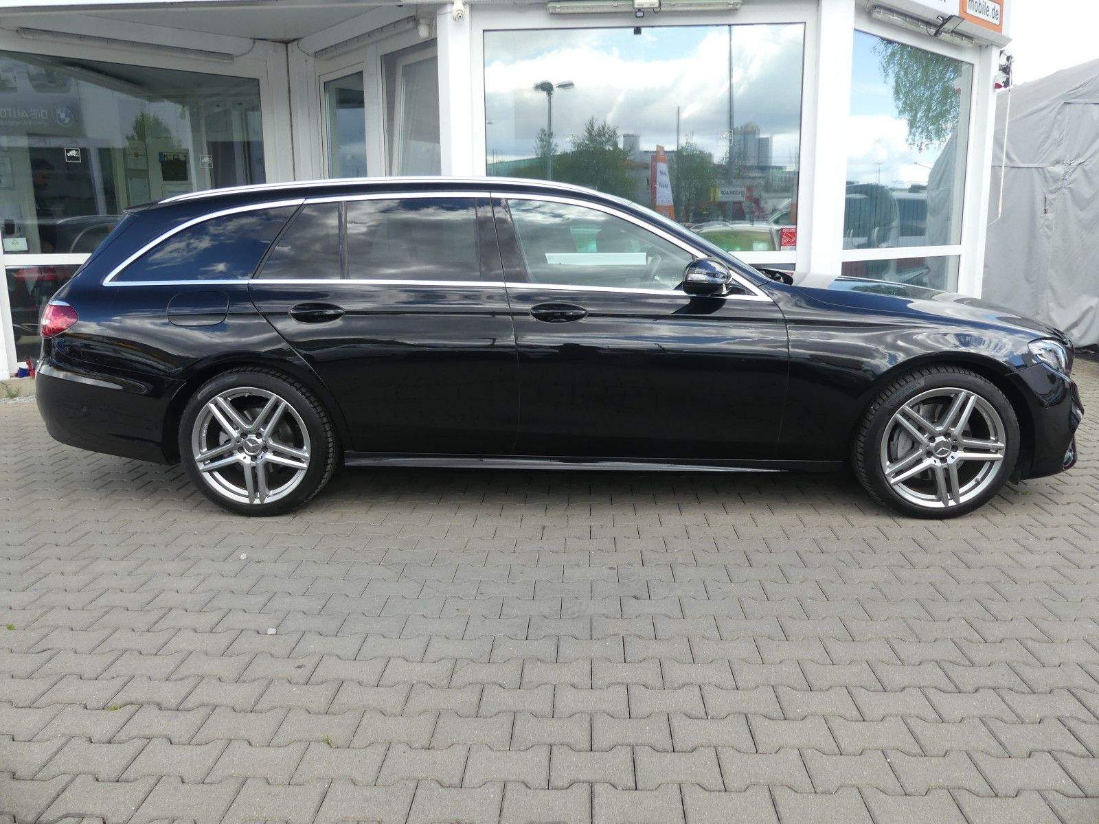 MERCEDES-BENZ E 200 T AMG-Line Avantgarde Burmester Navi LED