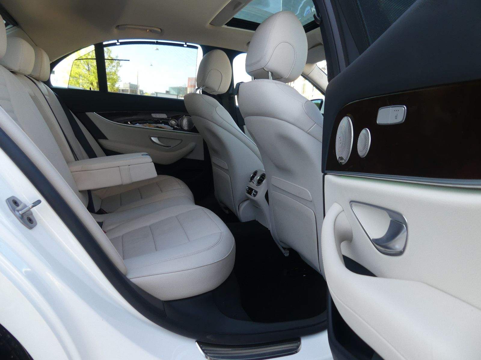 MERCEDES-BENZ E220D Avantgarde+Exclusive HUD 360° Burmester