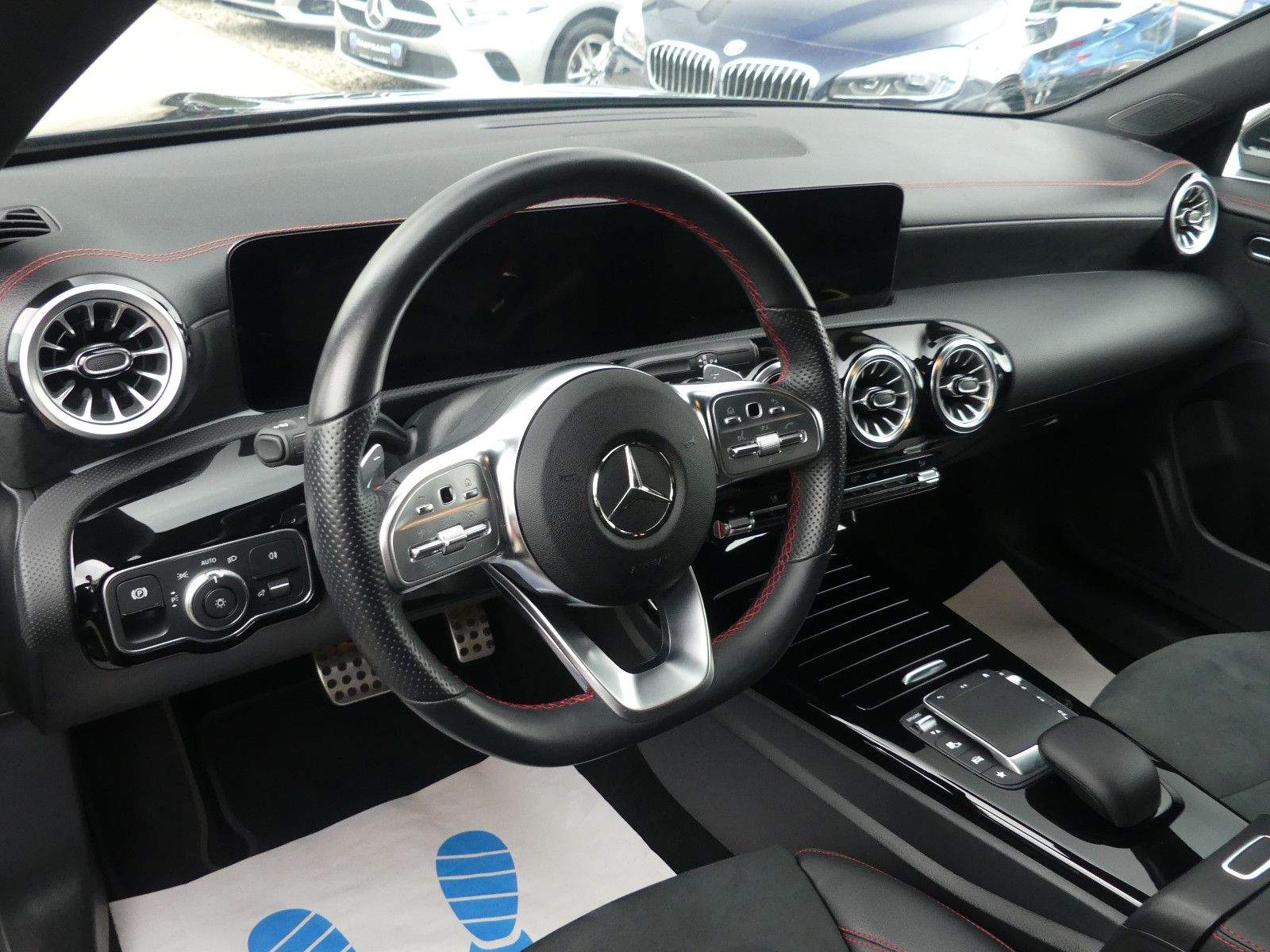 MERCEDES-BENZ CLA 200 AMG Line LED Kamera Alcantara CarPlay