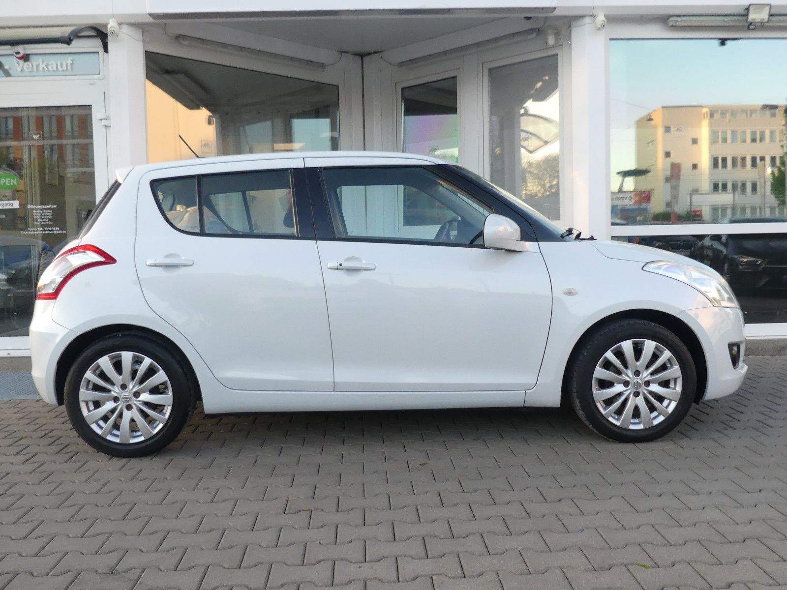 SUZUKI Swift Comfort Touch-Display Sitzheizung