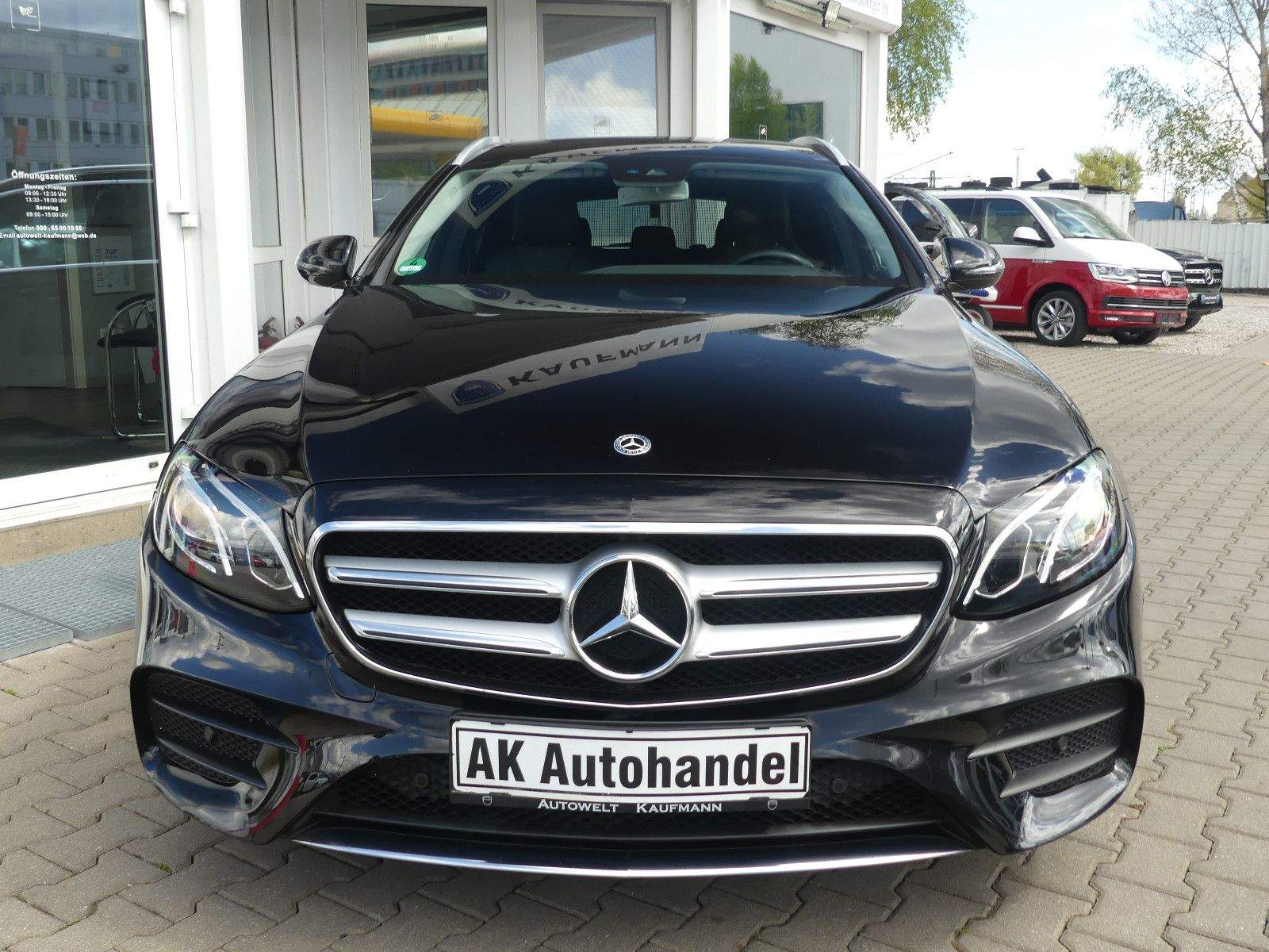 MERCEDES-BENZ E 200 T AMG-Line Avantgarde Burmester Navi LED