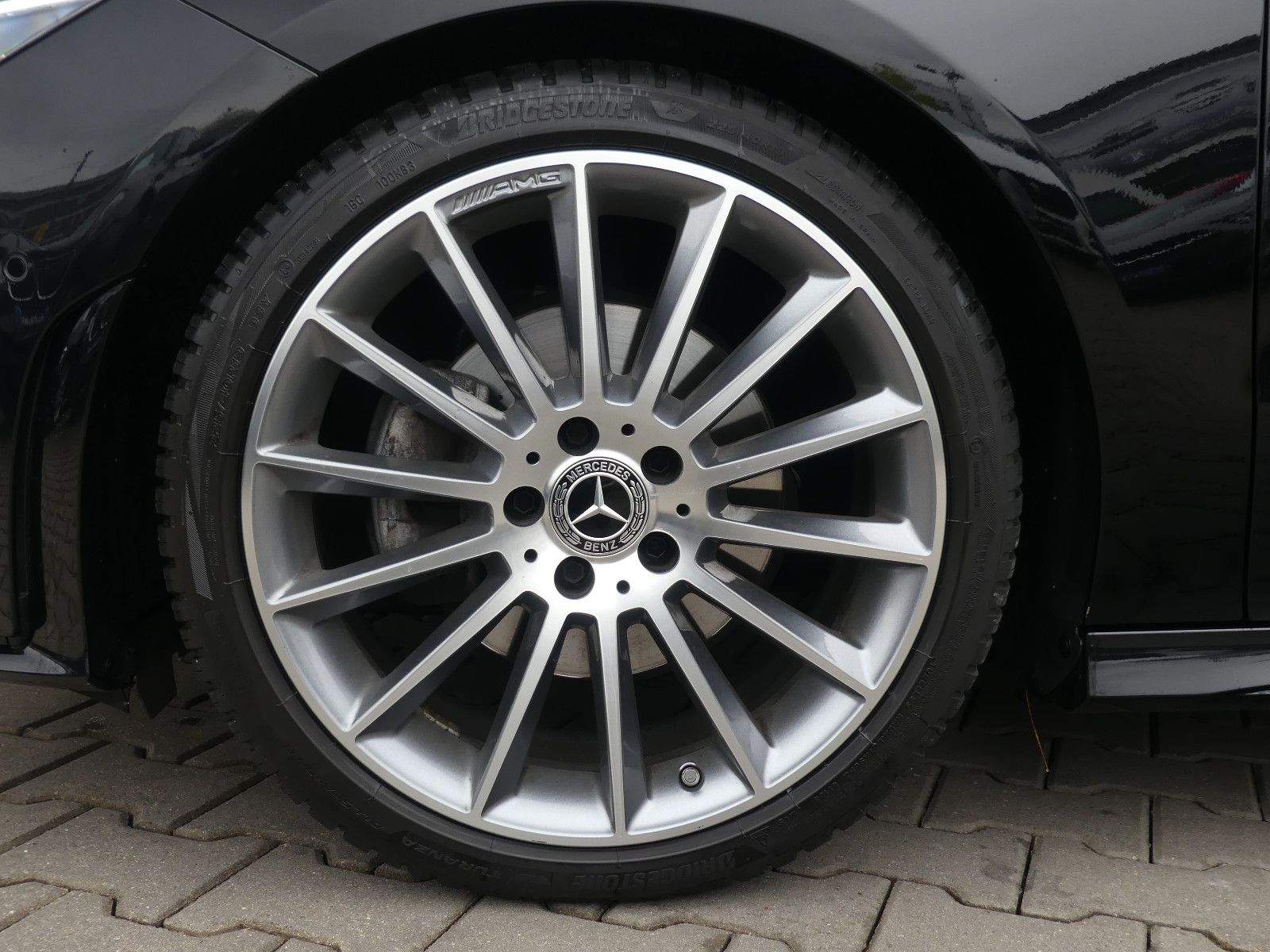 MERCEDES-BENZ CLA 200 AMG Line LED Kamera Alcantara CarPlay