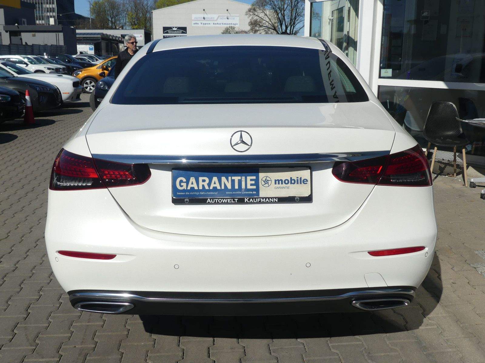 MERCEDES-BENZ E220D Avantgarde+Exclusive HUD 360° Burmester