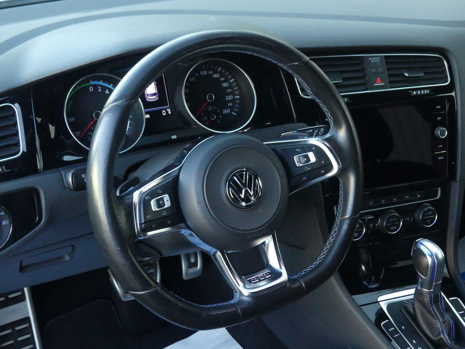 VW Golf VII GTE LED ACC Kamera Standheizung CarPlay