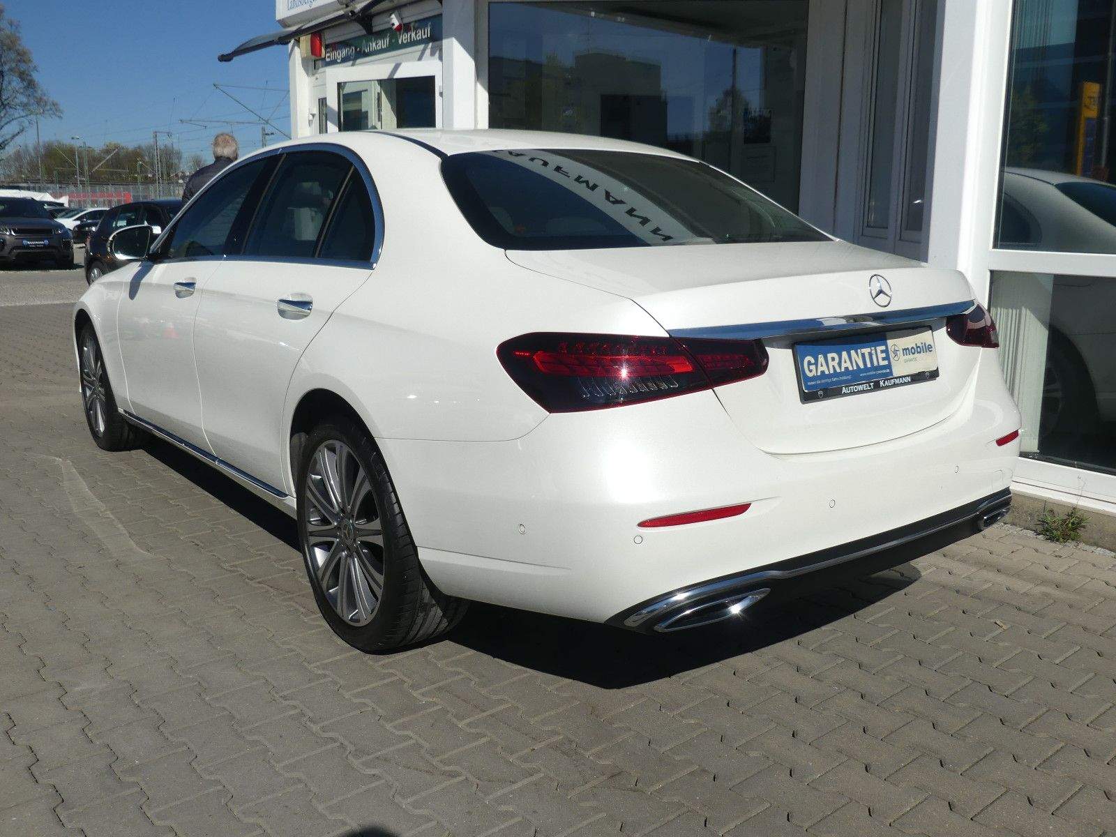 MERCEDES-BENZ E220D Avantgarde+Exclusive HUD 360° Burmester