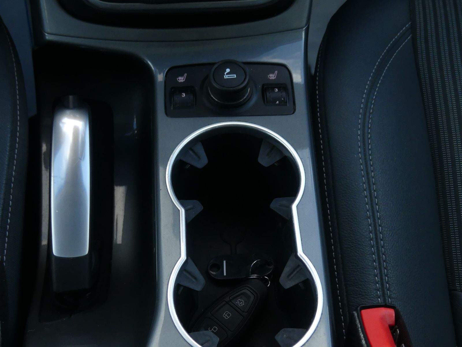 FORD C-MAX Titanium Bi-Xenon Kamera Navi Glasdach