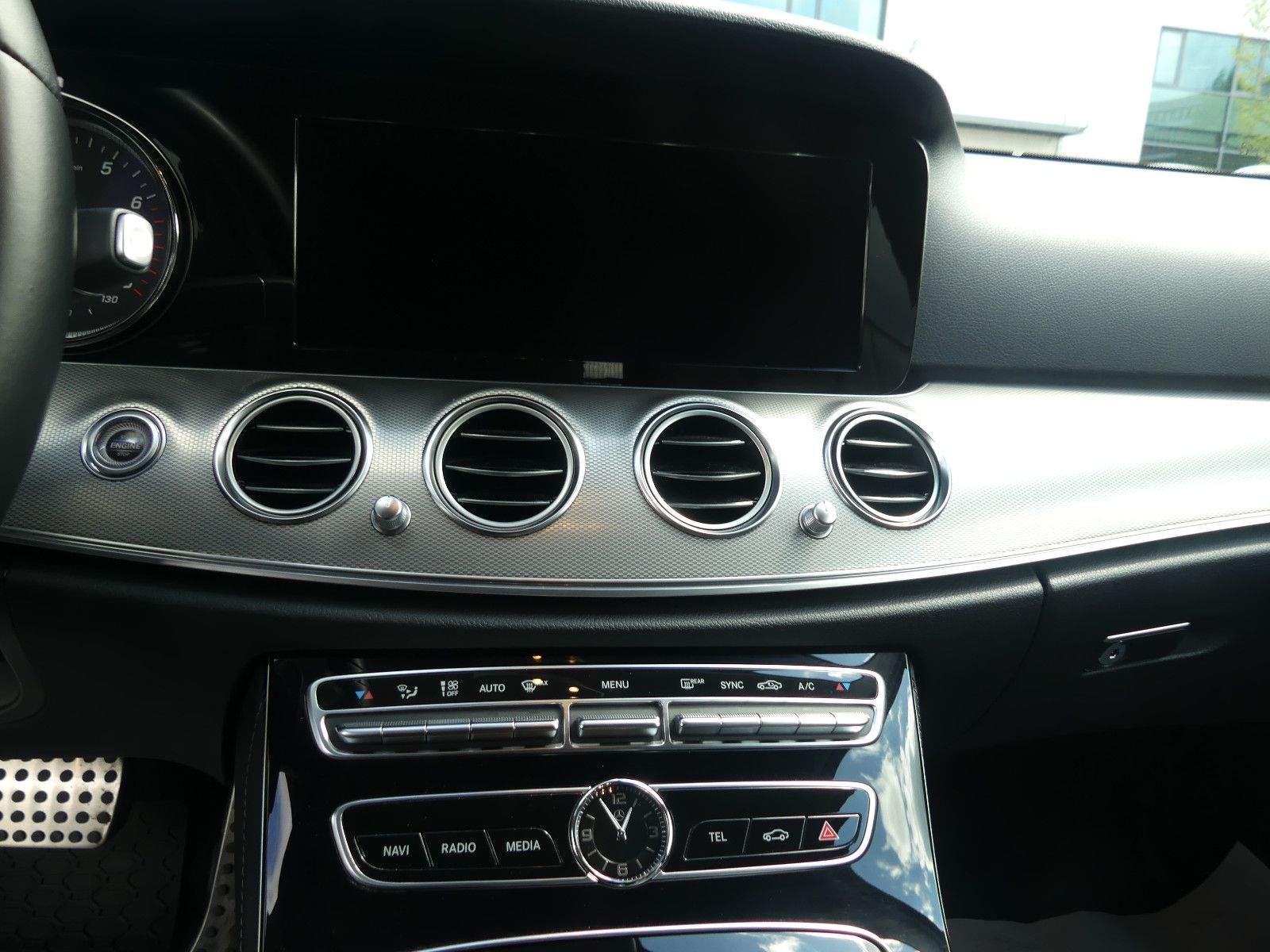 MERCEDES-BENZ E 200 T AMG-Line Avantgarde Burmester Navi LED