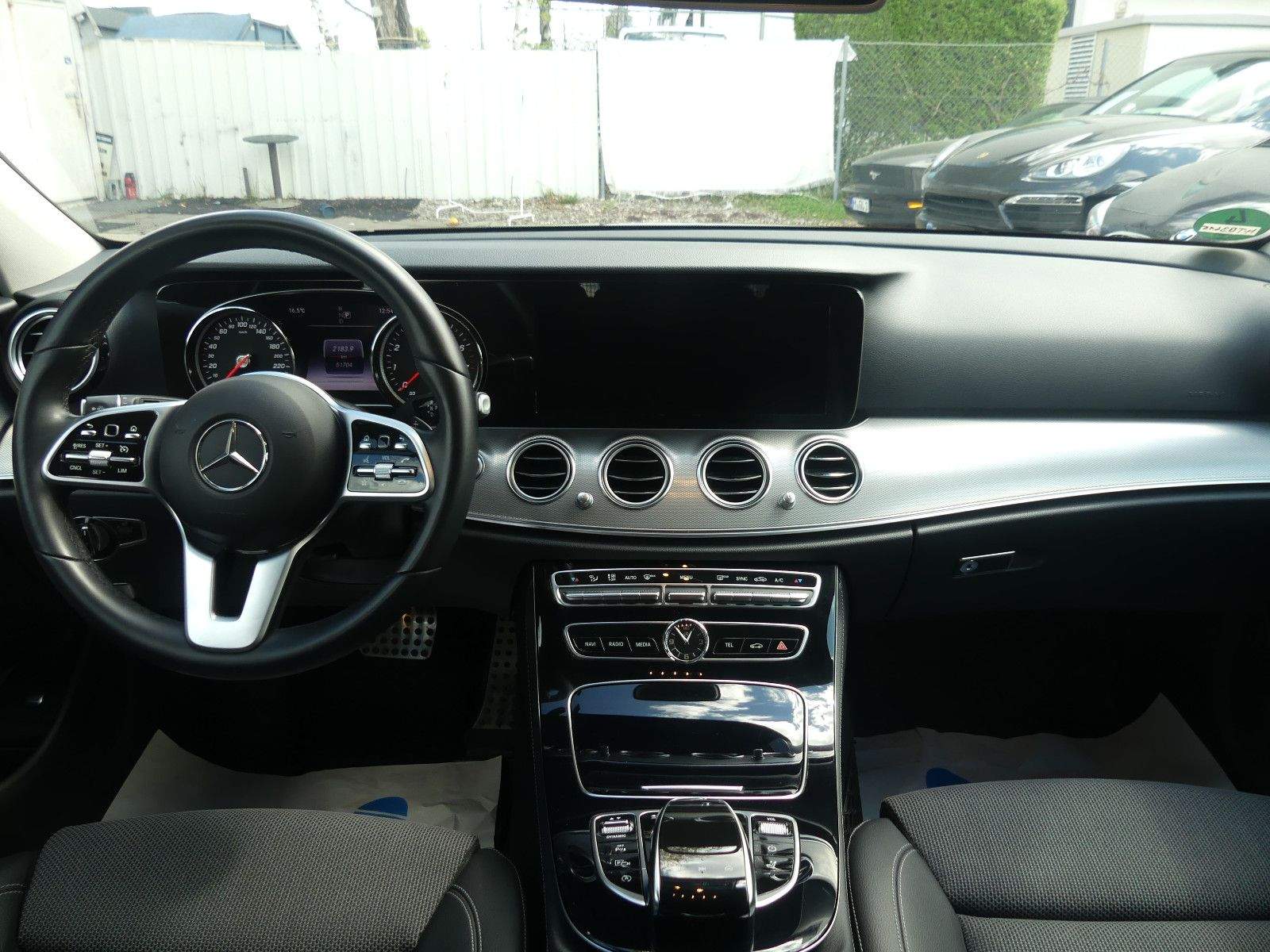 MERCEDES-BENZ E 200 T AMG-Line Avantgarde Burmester Navi LED