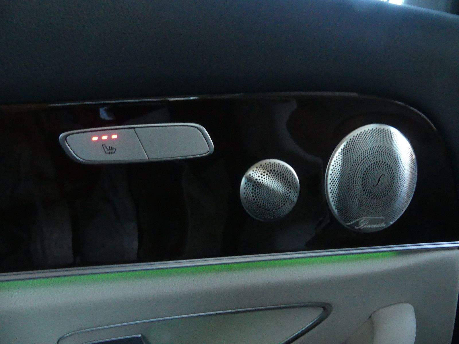 MERCEDES-BENZ E220D Avantgarde+Exclusive HUD 360° Burmester