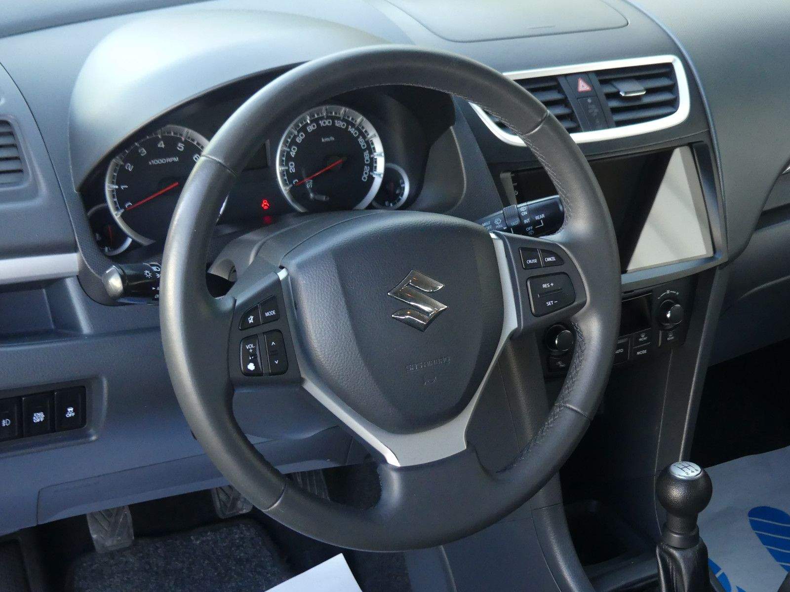 SUZUKI Swift Comfort Touch-Display Sitzheizung