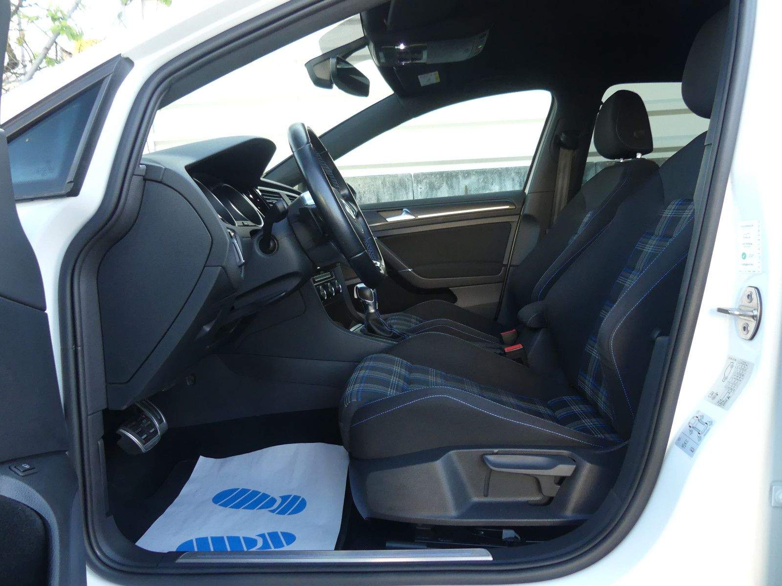 VW Golf VII GTE LED ACC Kamera Standheizung CarPlay