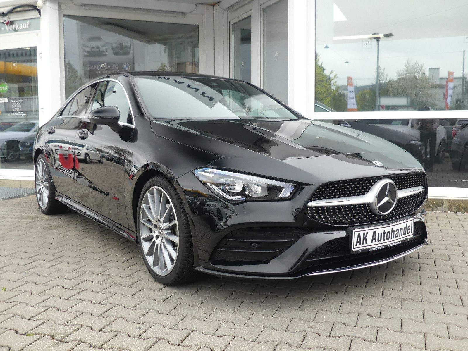 MERCEDES-BENZ CLA 200 AMG Line LED Kamera Alcantara CarPlay