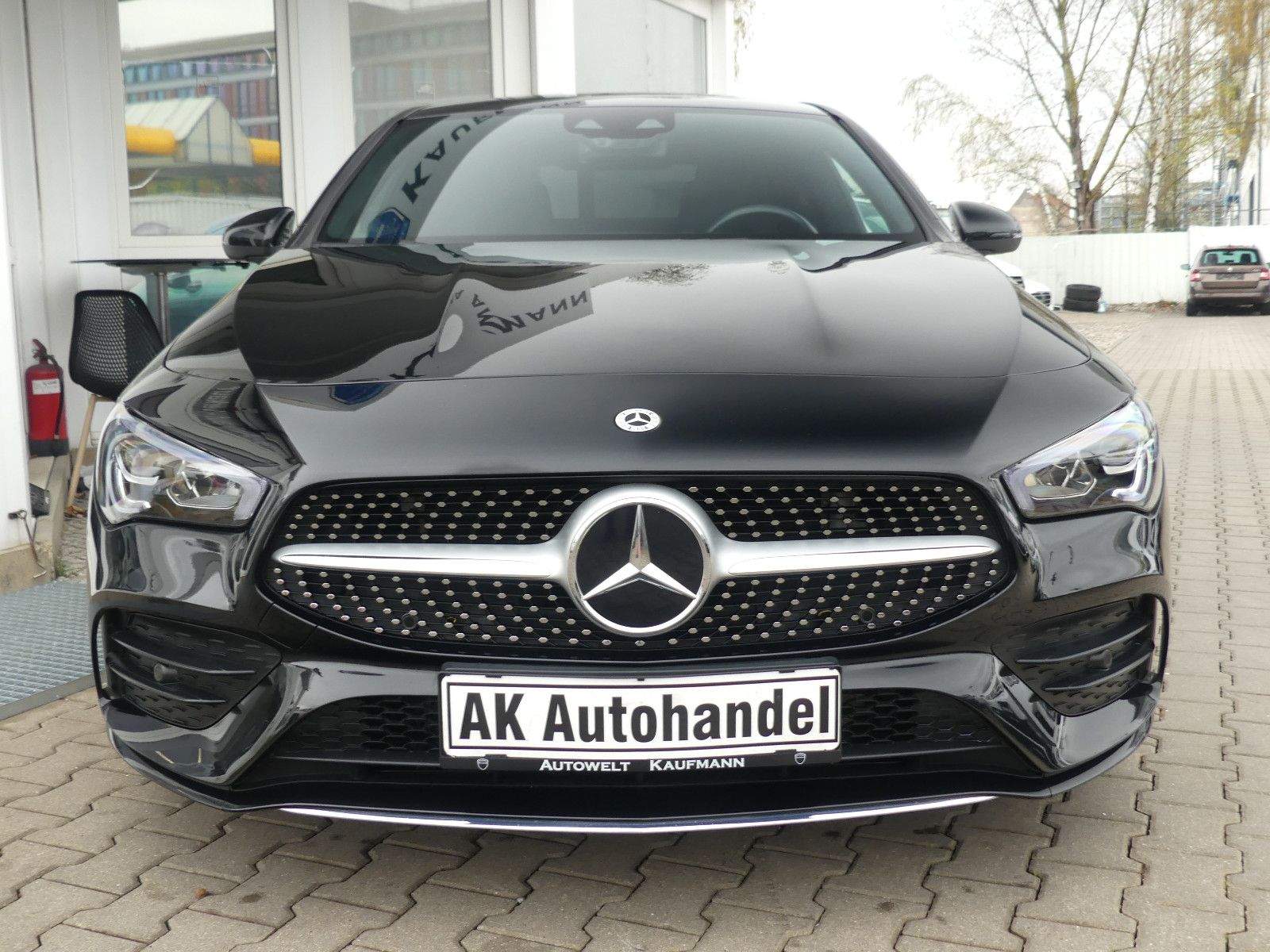 MERCEDES-BENZ CLA 200 AMG Line LED Kamera Alcantara CarPlay