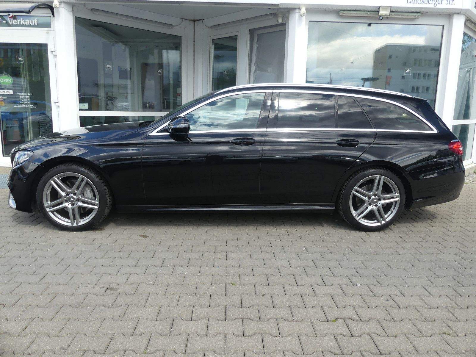 MERCEDES-BENZ E 200 T AMG-Line Avantgarde Burmester Navi LED