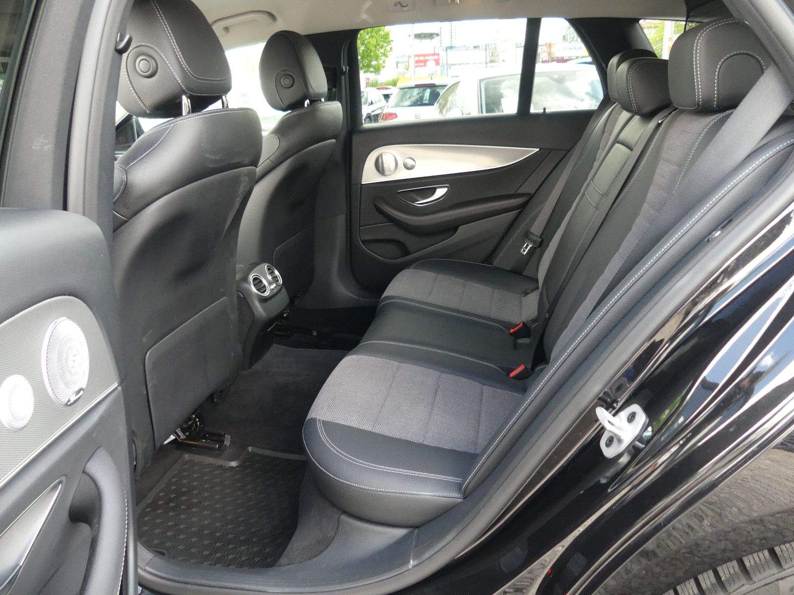 MERCEDES-BENZ E 200 T AMG-Line Avantgarde Burmester Navi LED