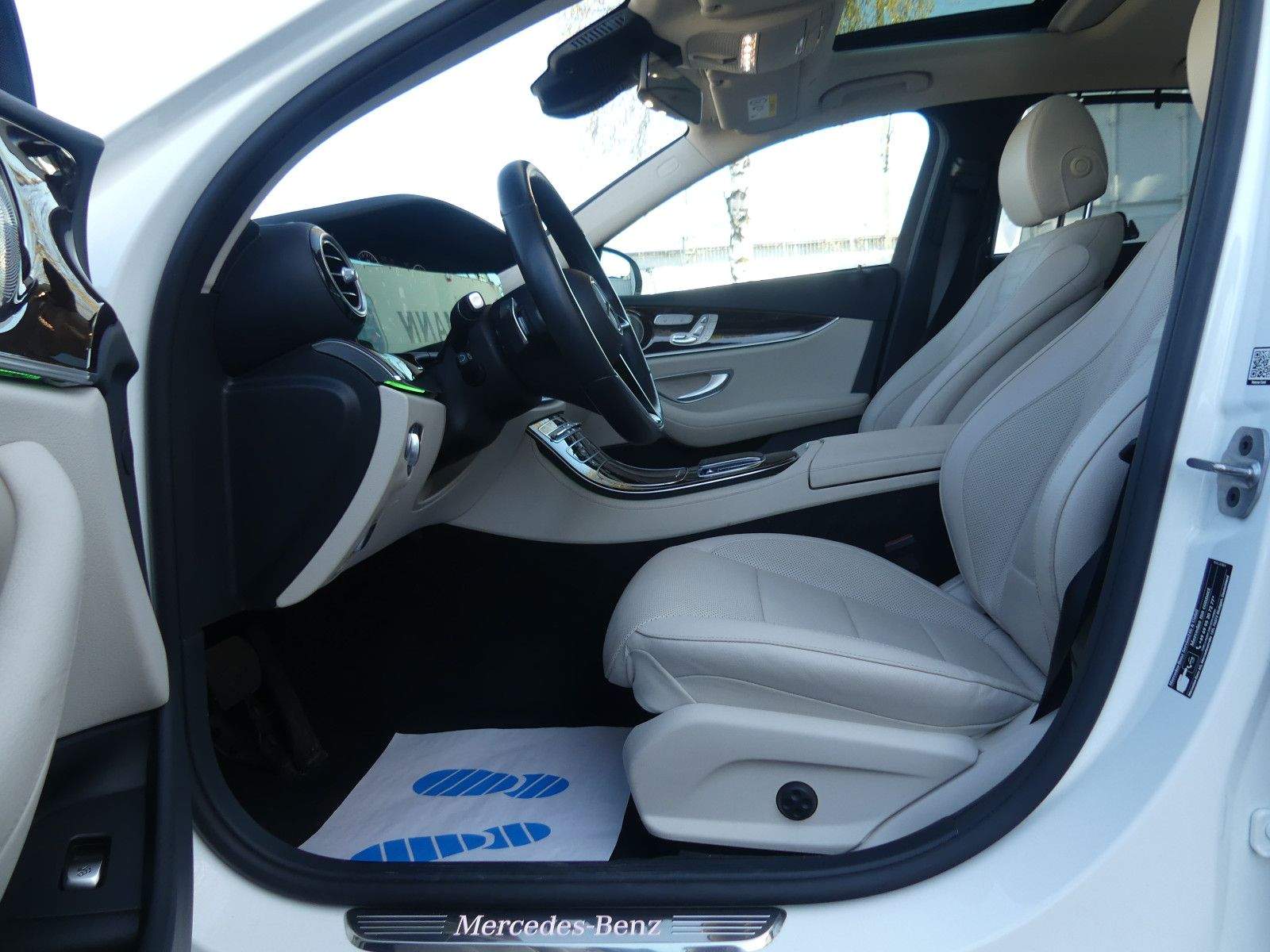 MERCEDES-BENZ E220D Avantgarde+Exclusive HUD 360° Burmester