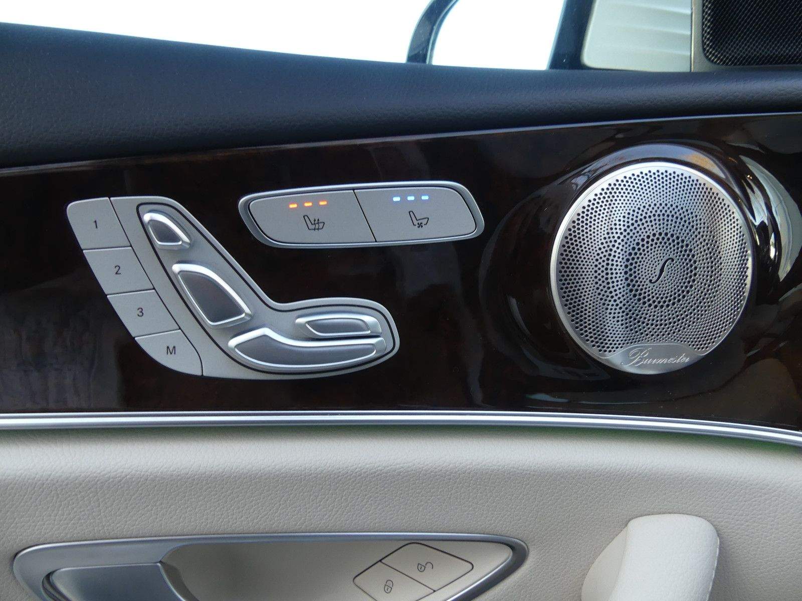 MERCEDES-BENZ E220D Avantgarde+Exclusive HUD 360° Burmester