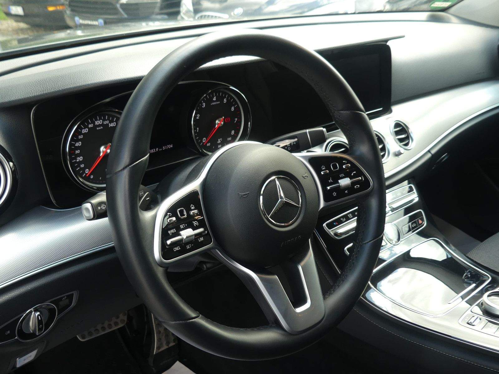 MERCEDES-BENZ E 200 T AMG-Line Avantgarde Burmester Navi LED