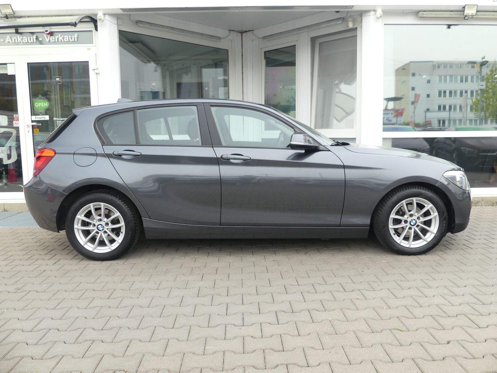 BMW 116i Limousine 5-trg PDC Isofix Bluetooth
