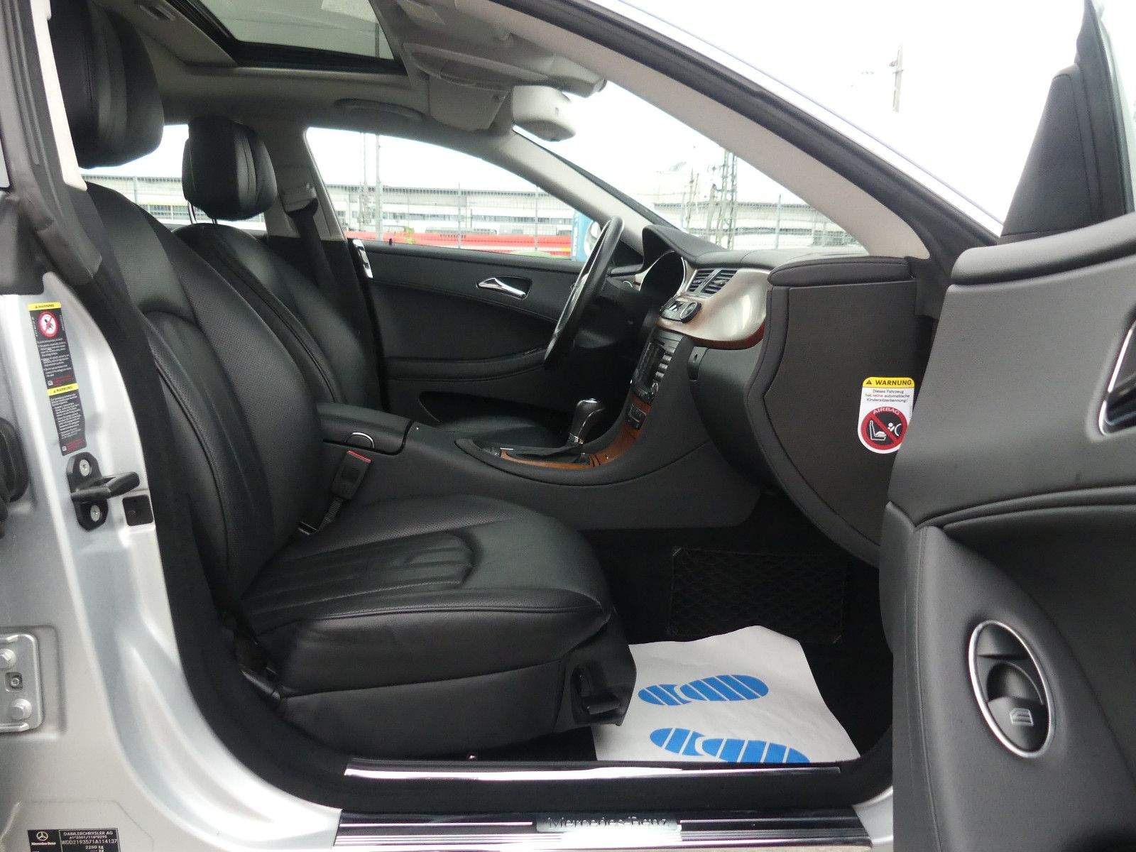 MERCEDES-BENZ CLS350 CGI Xenon Glasdach Comand Leder