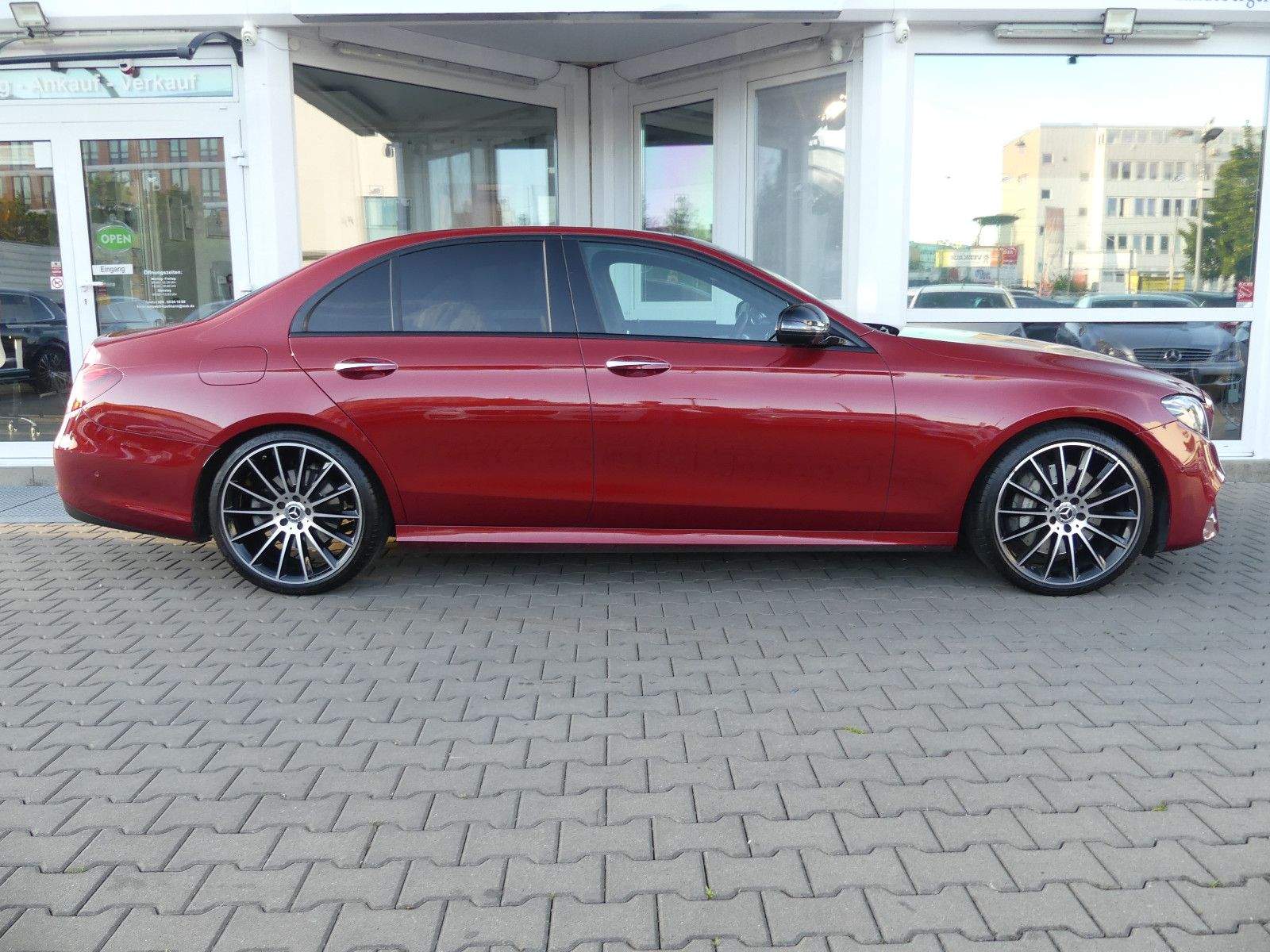 MERCEDES-BENZ E 350d AMG Line Burmester Widesc. AHK Panorama