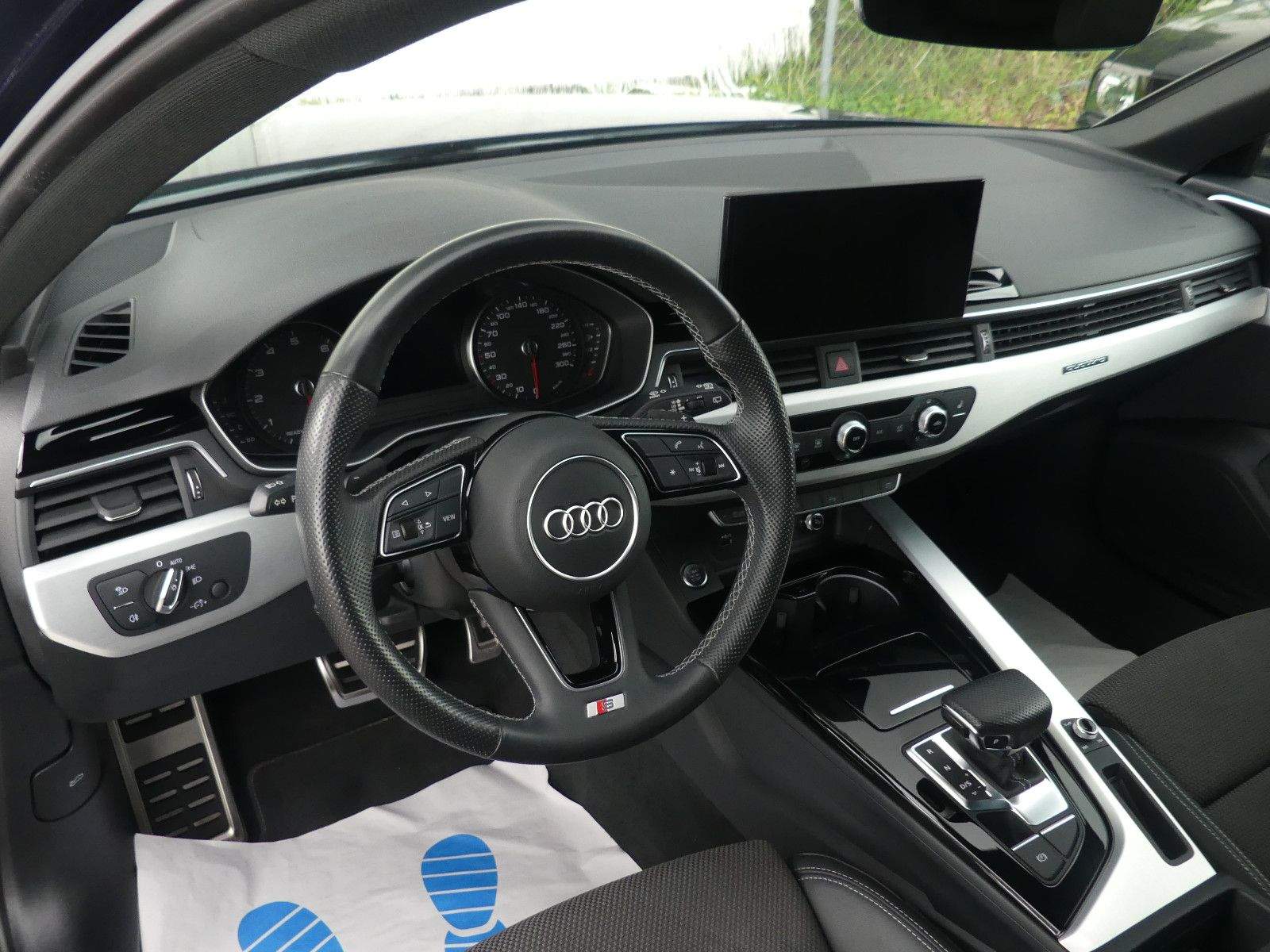 AUDI A4 Avant 45TFSI Quattro S-Line LED Pano Kam. App
