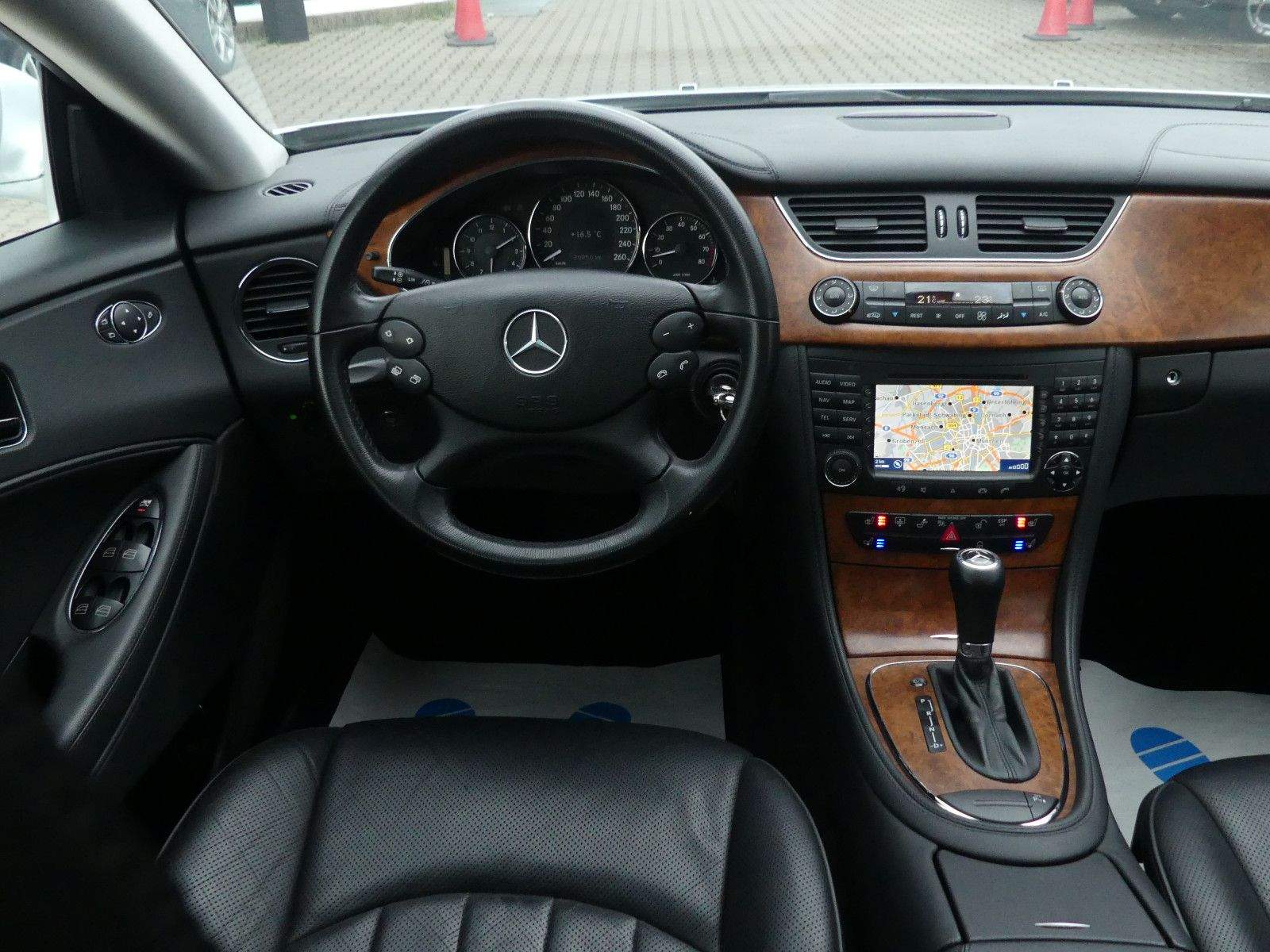 MERCEDES-BENZ CLS350 CGI Xenon Glasdach Comand Leder
