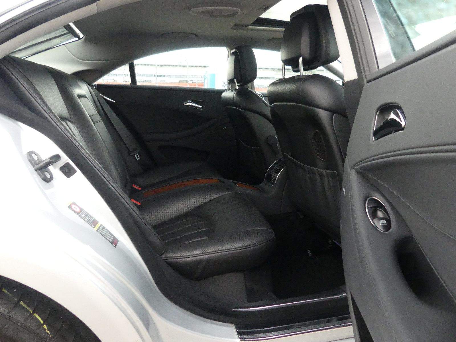 MERCEDES-BENZ CLS350 CGI Xenon Glasdach Comand Leder