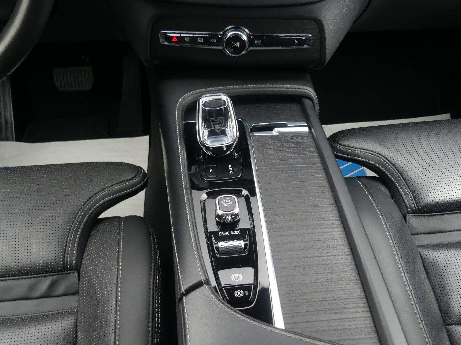 VOLVO XC90 Inscr. T8 AWD 7-sitz HUD Pano B&O AHK 22"