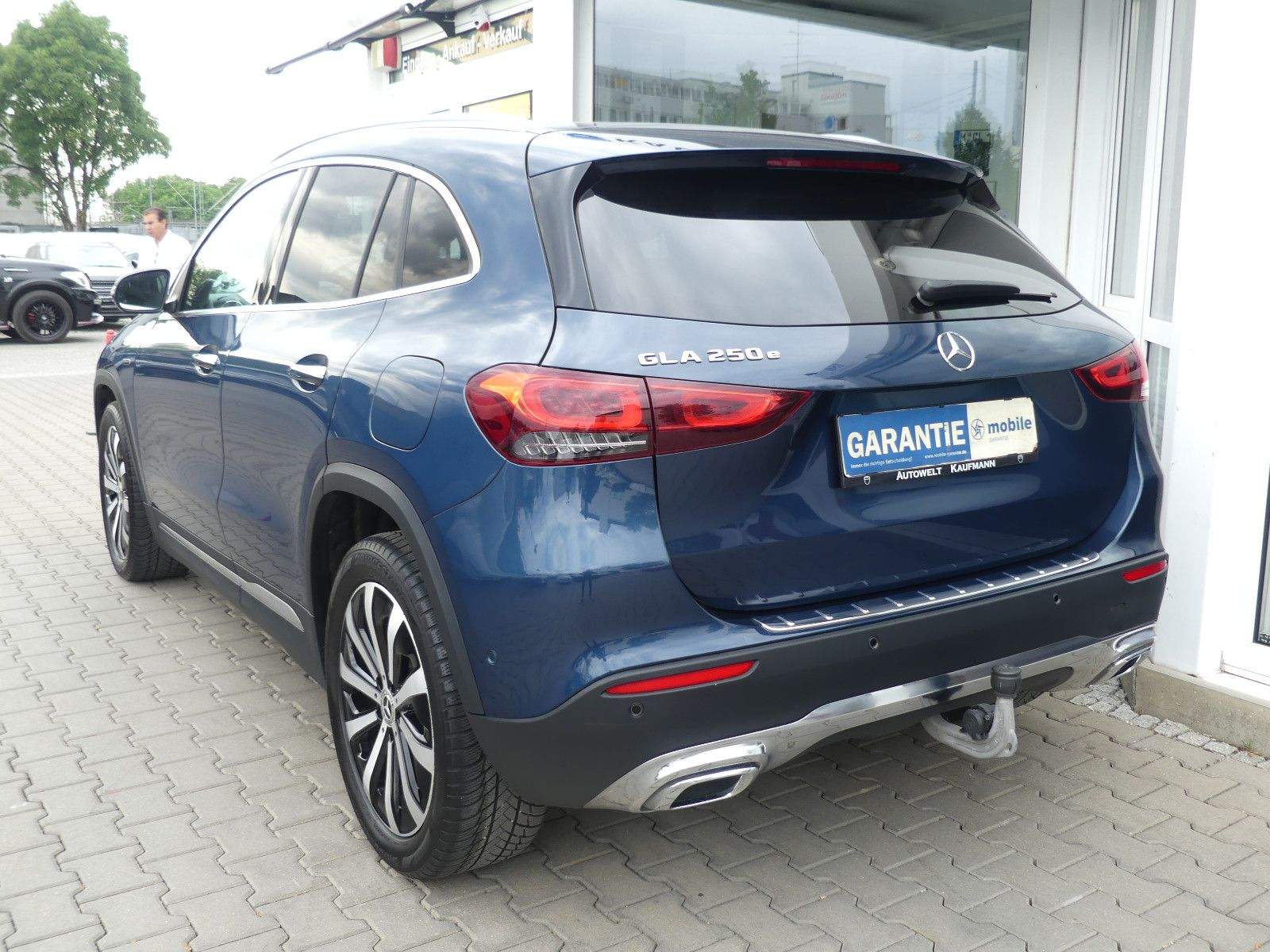 MERCEDES-BENZ GLA250e Multibeam ACC Panorama 360° AHK CarPlay