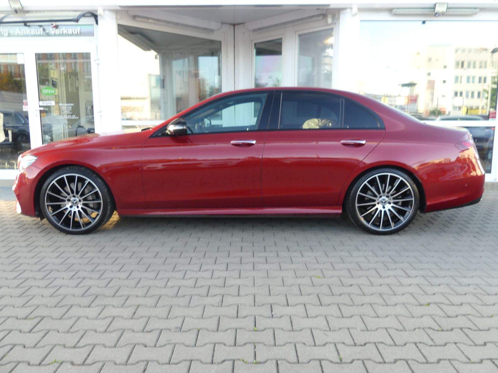 MERCEDES-BENZ E 350d AMG Line Burmester Widesc. AHK Panorama