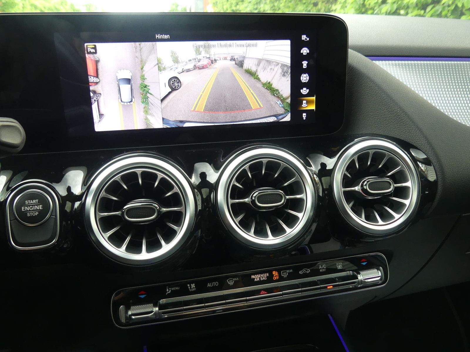 MERCEDES-BENZ GLA250e Multibeam ACC Panorama 360° AHK CarPlay