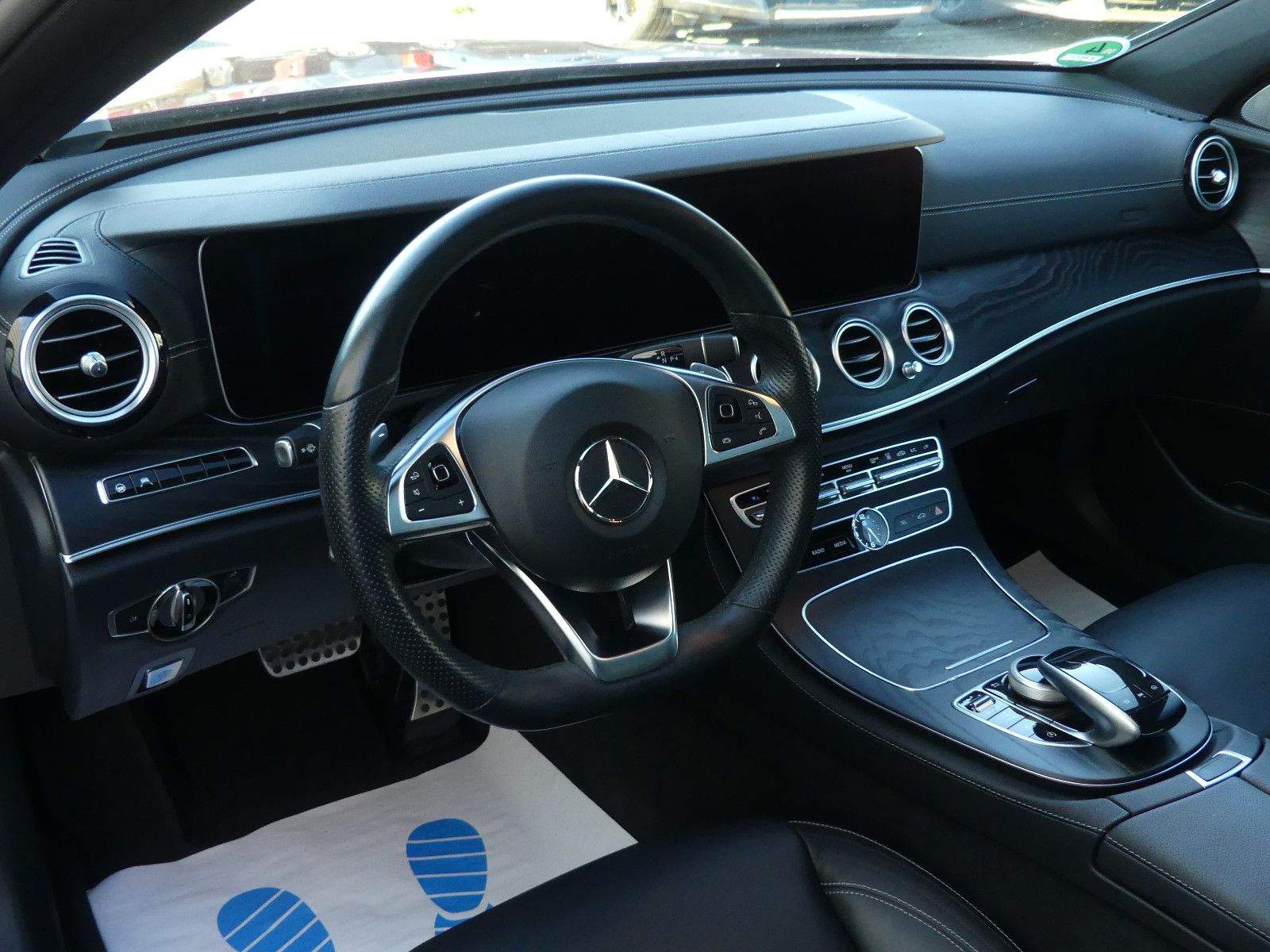 MERCEDES-BENZ E 350d AMG Line Burmester Widesc. AHK Panorama