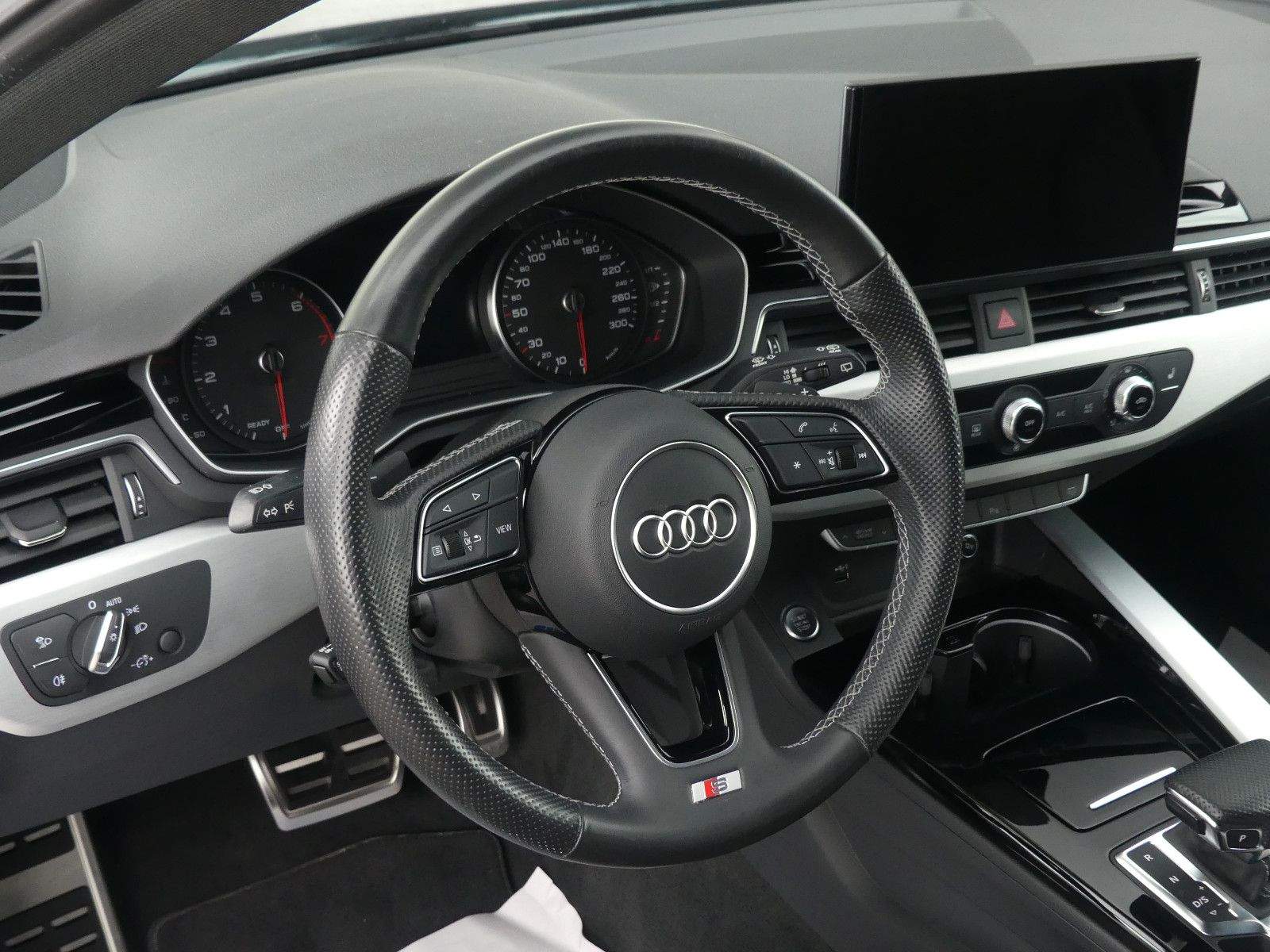 AUDI A4 Avant 45TFSI Quattro S-Line LED Pano Kam. App