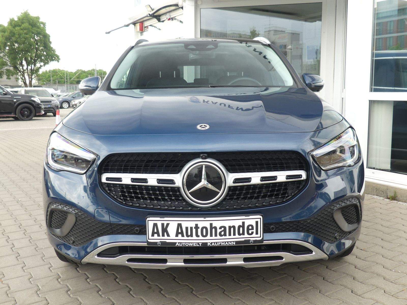 MERCEDES-BENZ GLA250e Multibeam ACC Panorama 360° AHK CarPlay