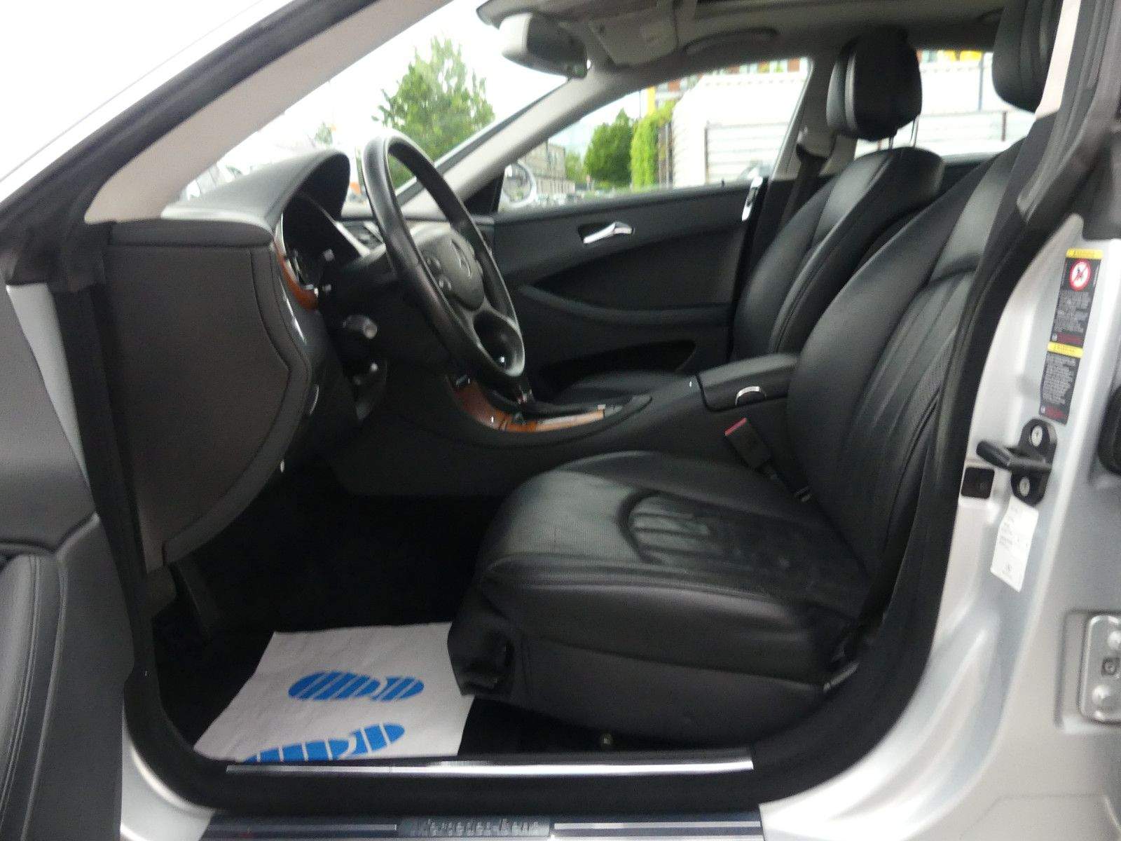 MERCEDES-BENZ CLS350 CGI Xenon Glasdach Comand Leder