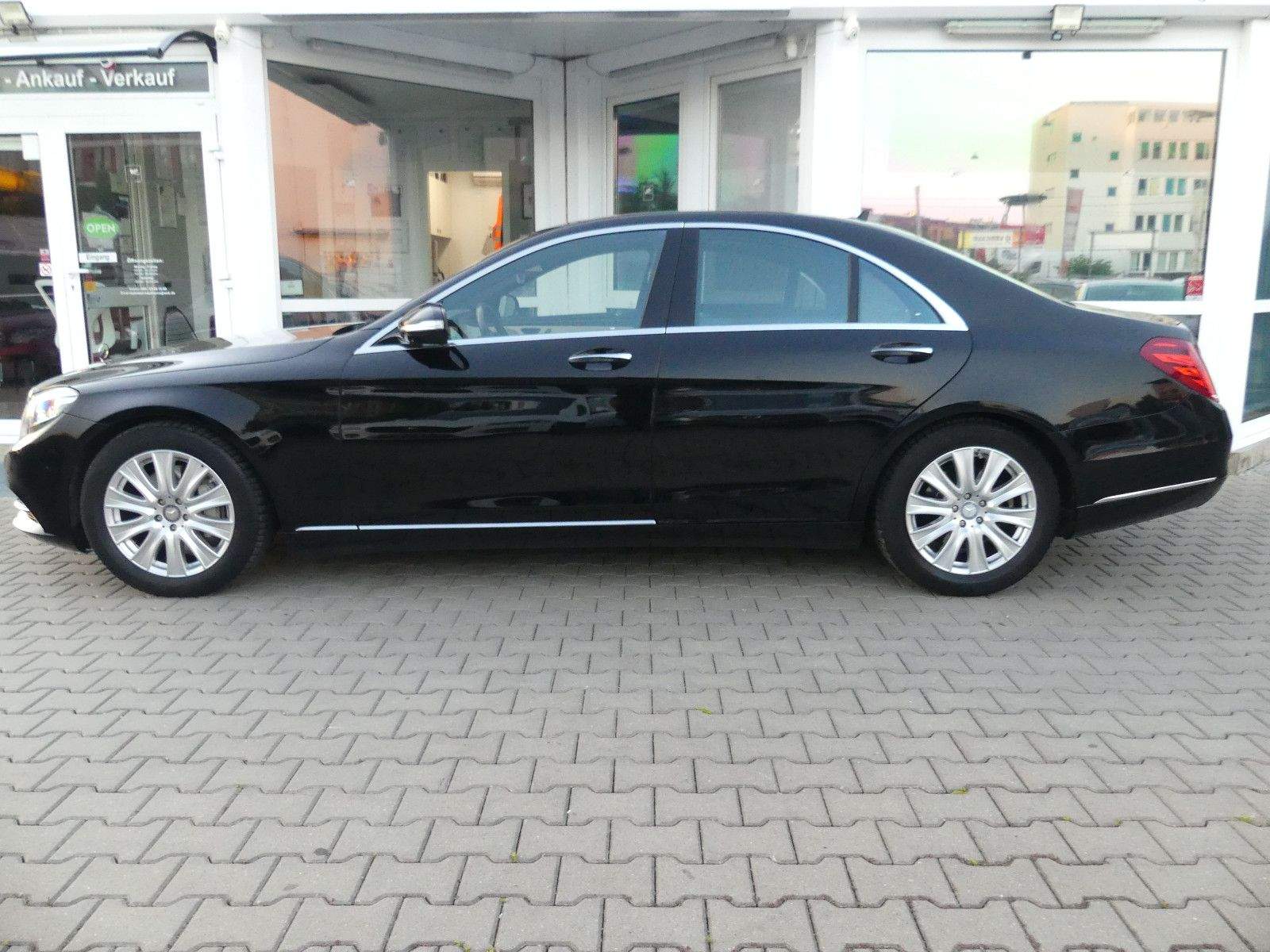 MERCEDES-BENZ S350D BlueTec 4-Matic LED+ Pano 360° HUD Burmest