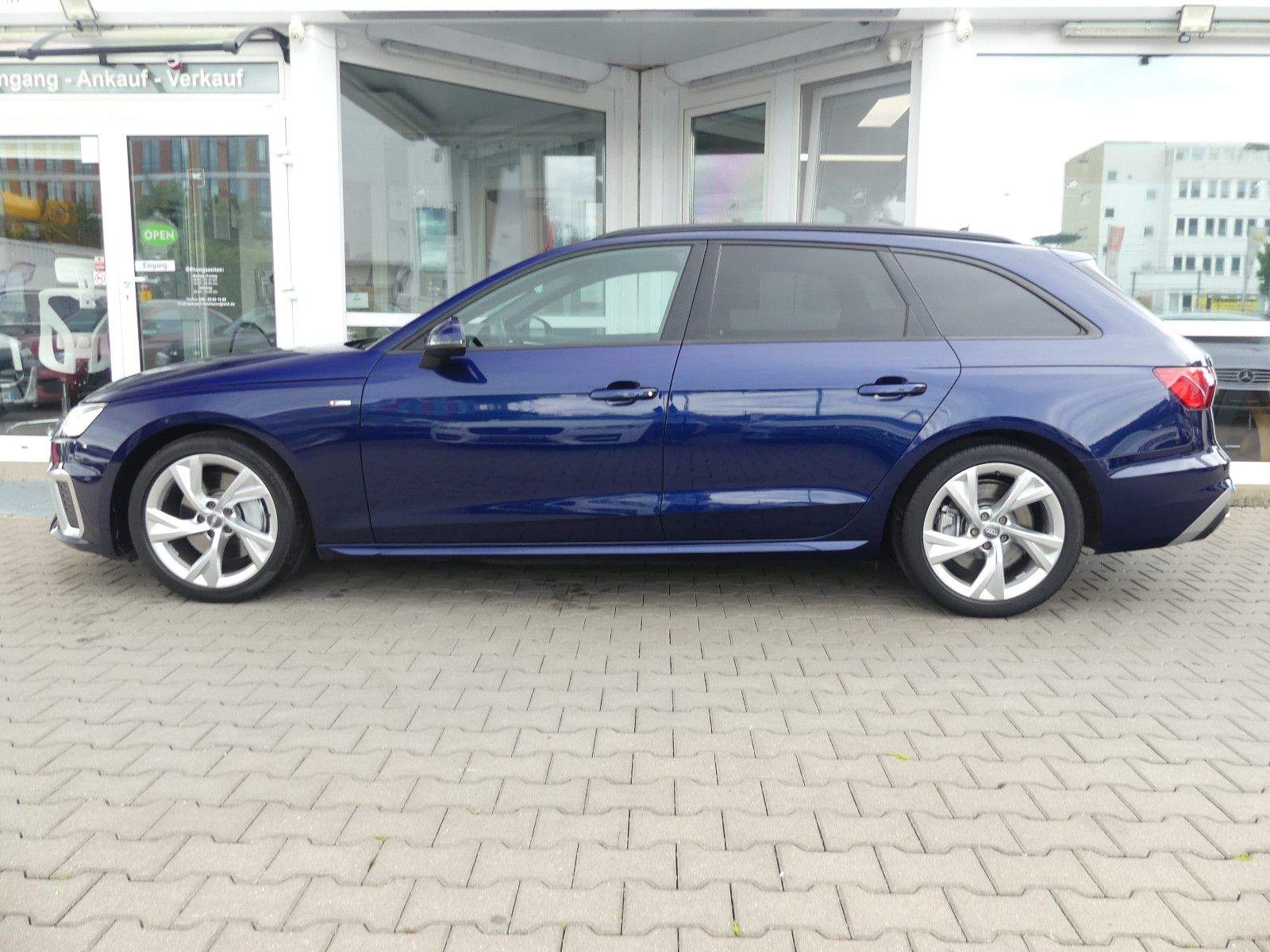 AUDI A4 Avant 45TFSI Quattro S-Line LED Pano Kam. App