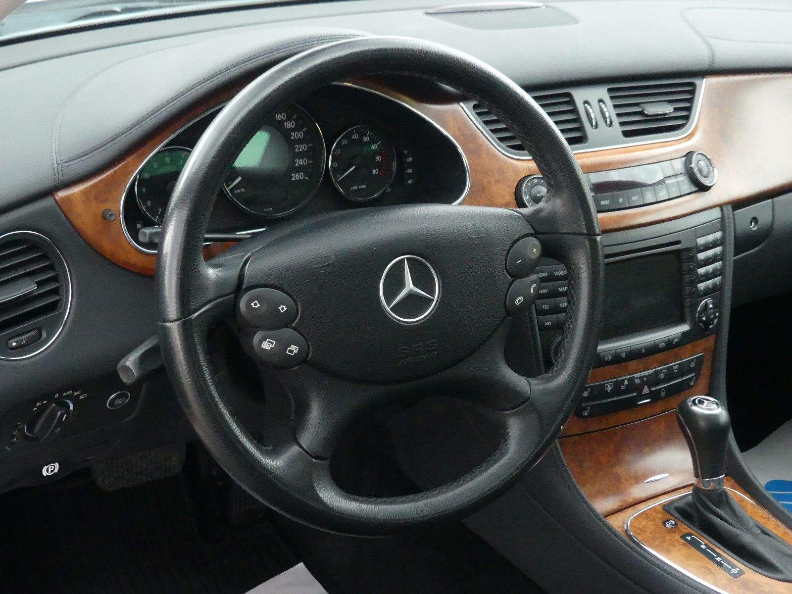 MERCEDES-BENZ CLS350 CGI Xenon Glasdach Comand Leder