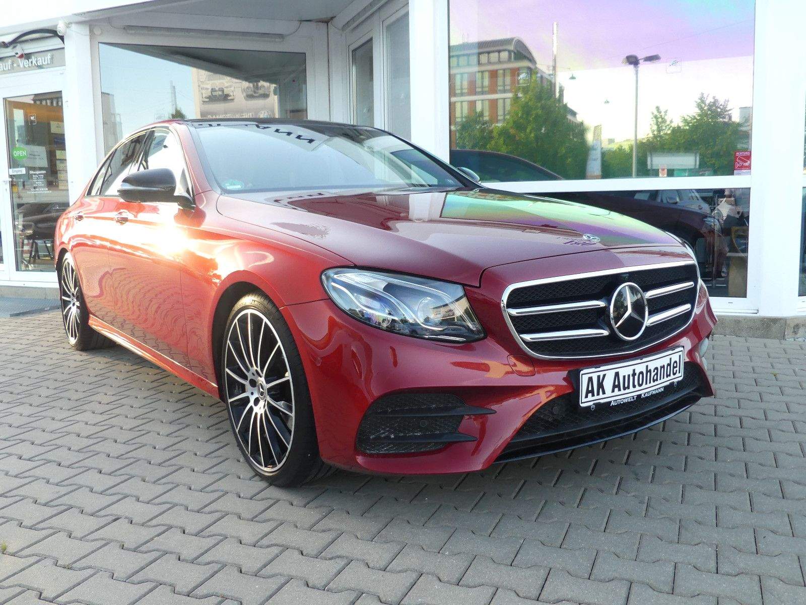MERCEDES-BENZ E 350d AMG Line Burmester Widesc. AHK Panorama