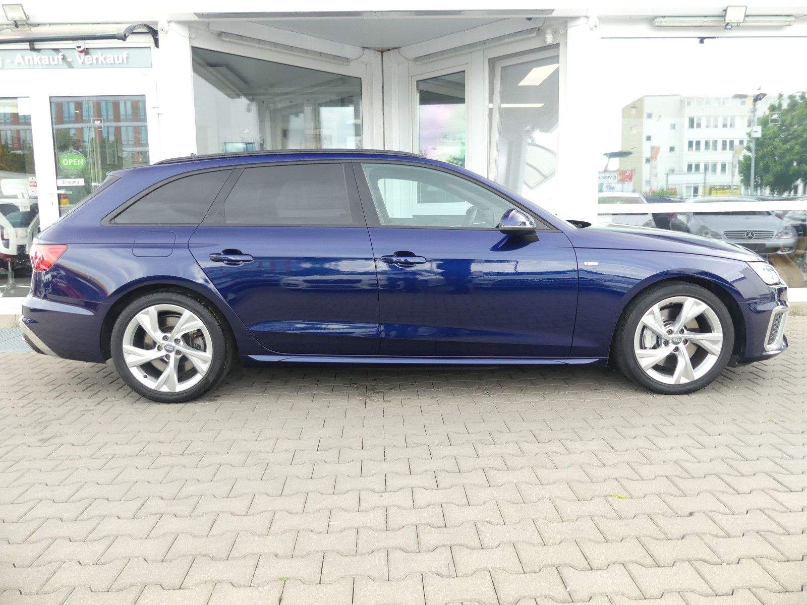 AUDI A4 Avant 45TFSI Quattro S-Line LED Pano Kam. App