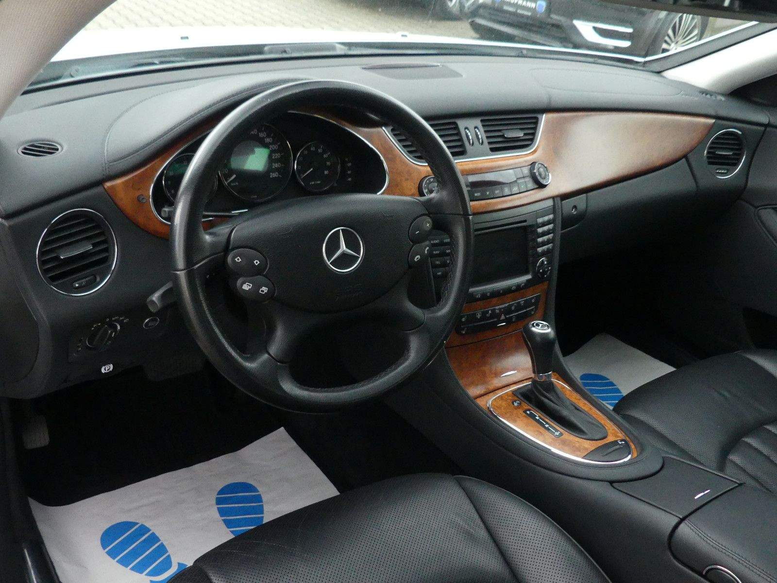 MERCEDES-BENZ CLS350 CGI Xenon Glasdach Comand Leder