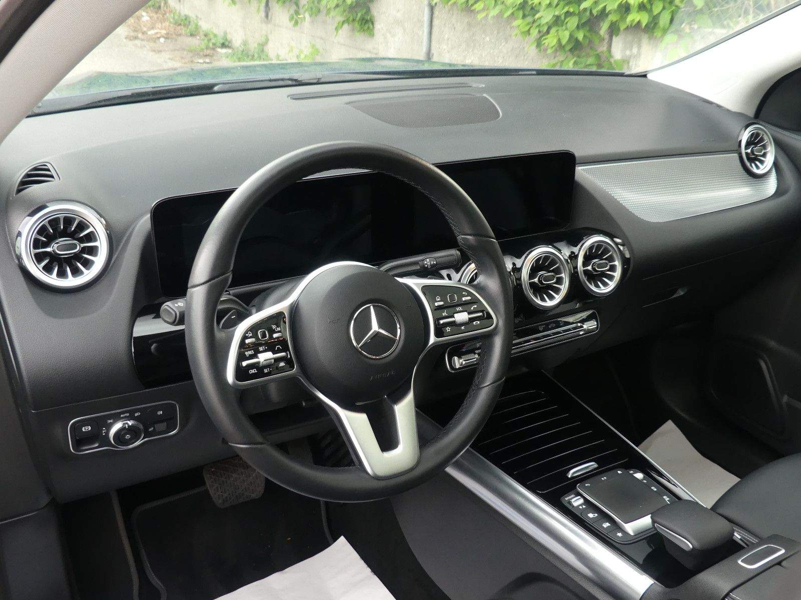 MERCEDES-BENZ GLA250e Multibeam ACC Panorama 360° AHK CarPlay