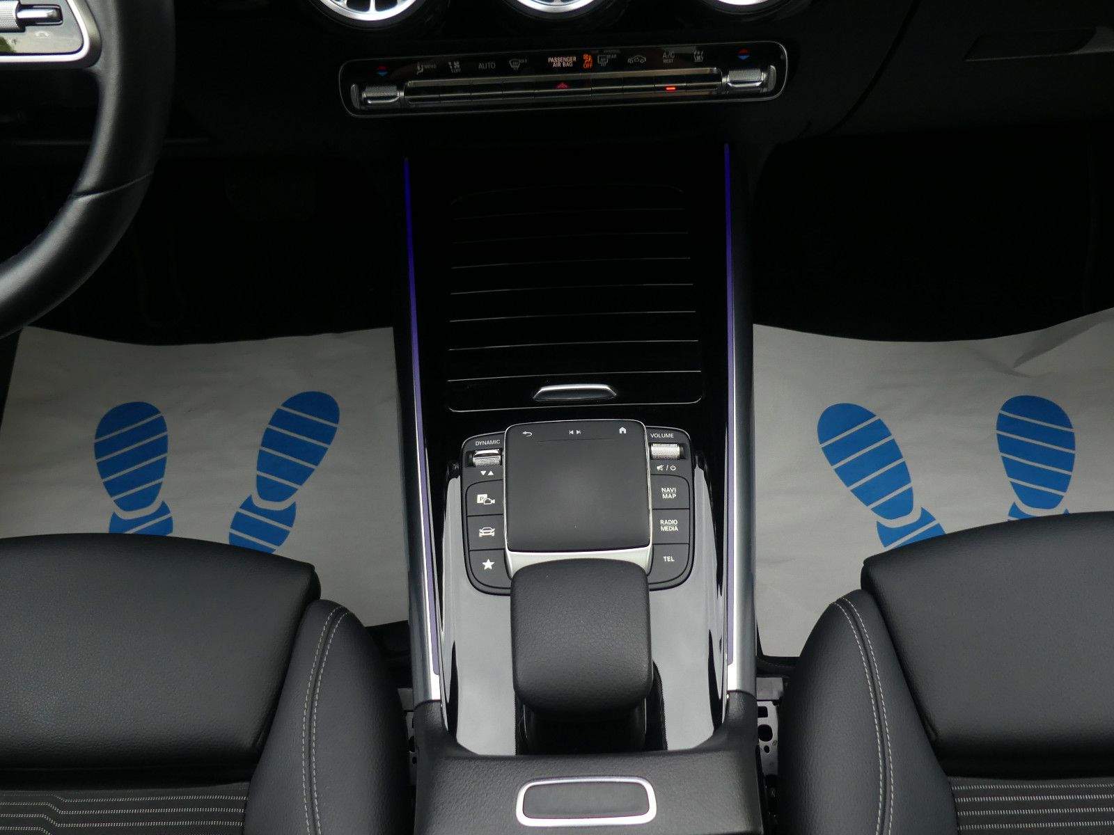 MERCEDES-BENZ GLA250e Multibeam ACC Panorama 360° AHK CarPlay
