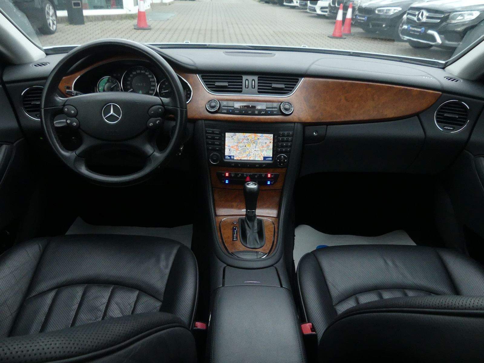 MERCEDES-BENZ CLS350 CGI Xenon Glasdach Comand Leder