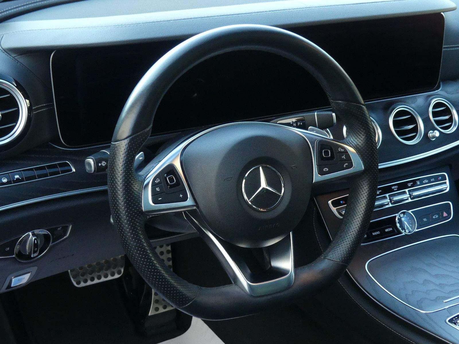 MERCEDES-BENZ E 350d AMG Line Burmester Widesc. AHK Panorama