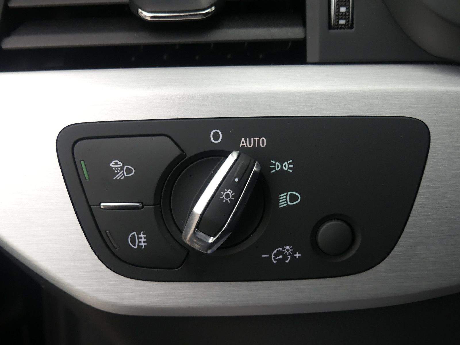 AUDI A4 Avant 45TFSI Quattro S-Line LED Pano Kam. App