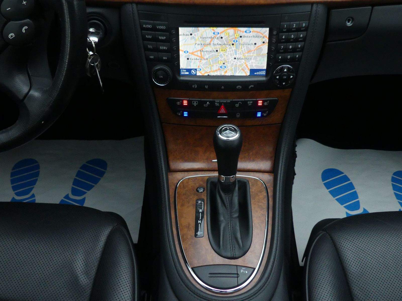 MERCEDES-BENZ CLS350 CGI Xenon Glasdach Comand Leder