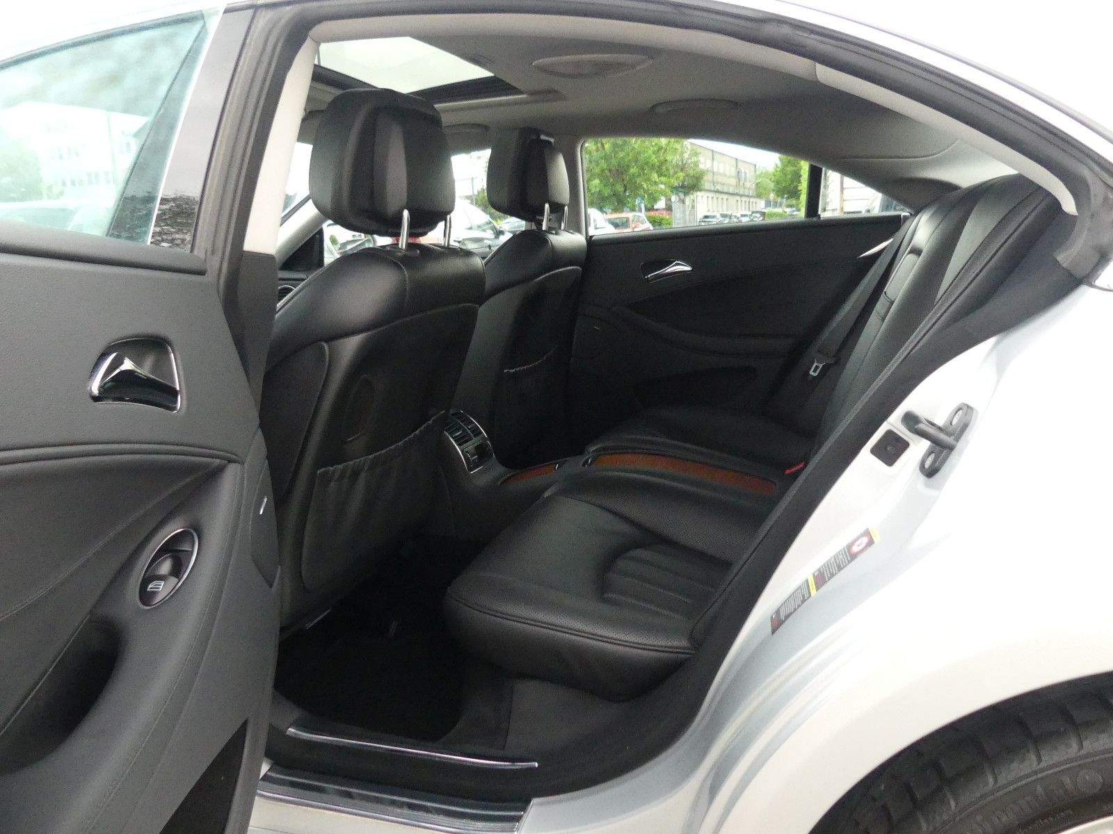 MERCEDES-BENZ CLS350 CGI Xenon Glasdach Comand Leder